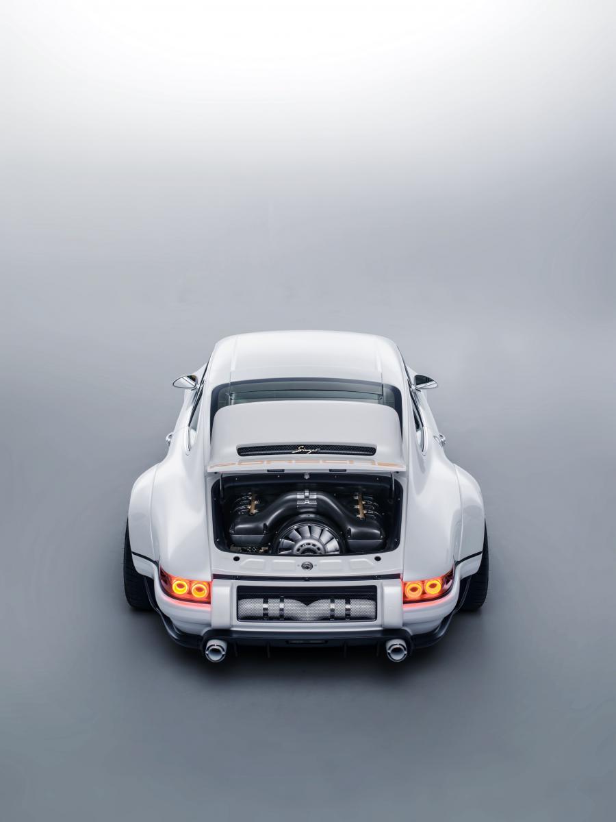  Porsche 911 DLS by Singer 2018 года  (фото 5 из 40)